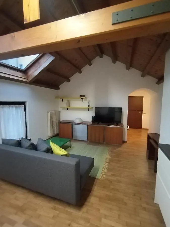 Il Vicolo_Carinissimo Appartamento In Centro Storico, Zona Giorno Mansardata Belluno